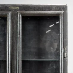 Cabinet de médecine en fer poli, années 1910