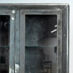 Cabinet de médecine en fer poli, années 1930