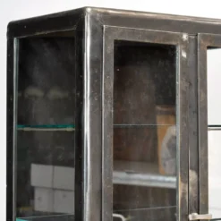 Cabinet de médecine en fer poli, années 1930