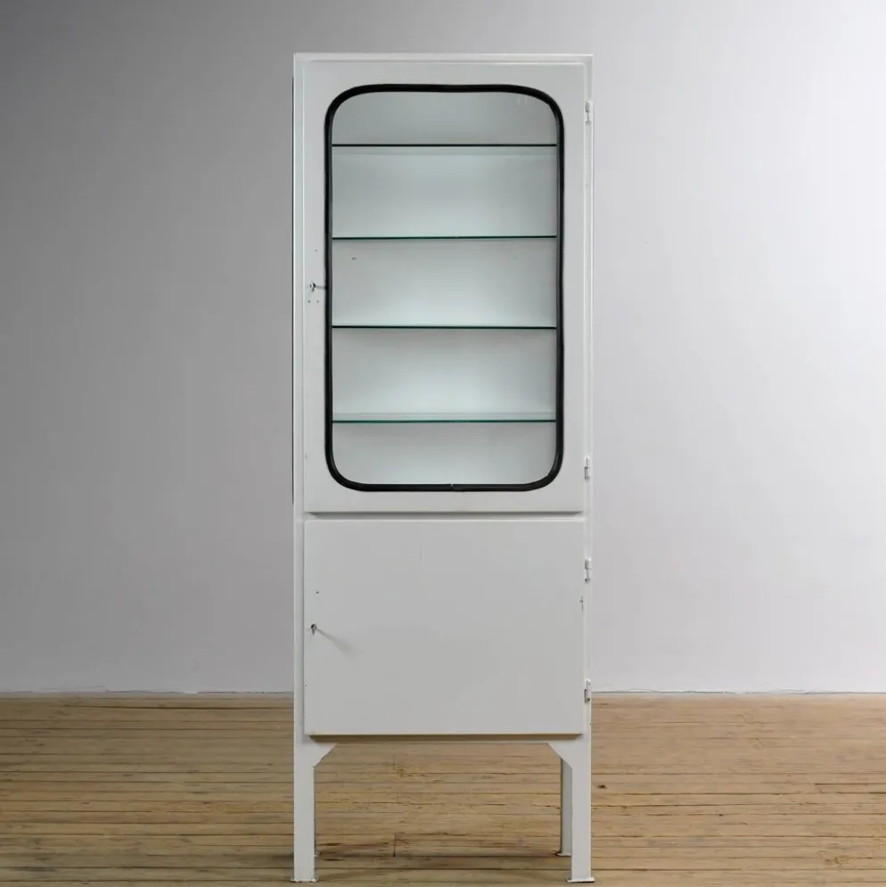 Cabinet de médecine vintage, années 1970
