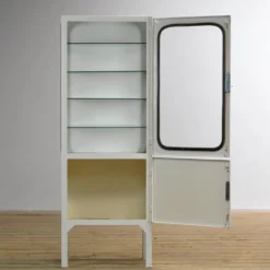 Cabinet de médecine vintage, années 1970