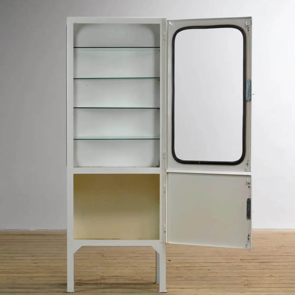 Cabinet de médecine vintage, années 1970