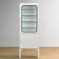 Cabinet de médecine vintage, années 1970