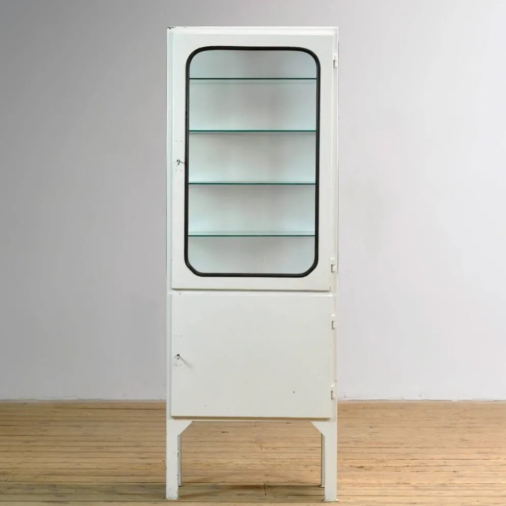 Cabinet de médecine vintage, années 1970