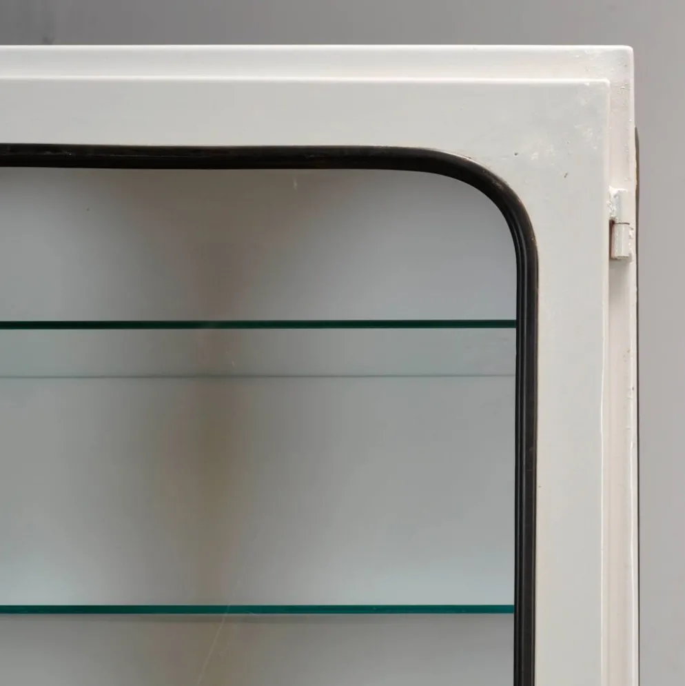Cabinet de médecine vintage, années 1970