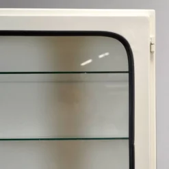 Cabinet de médecine vintage, années 1970