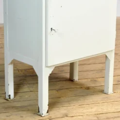 Cabinet de médecine vintage, années 1970