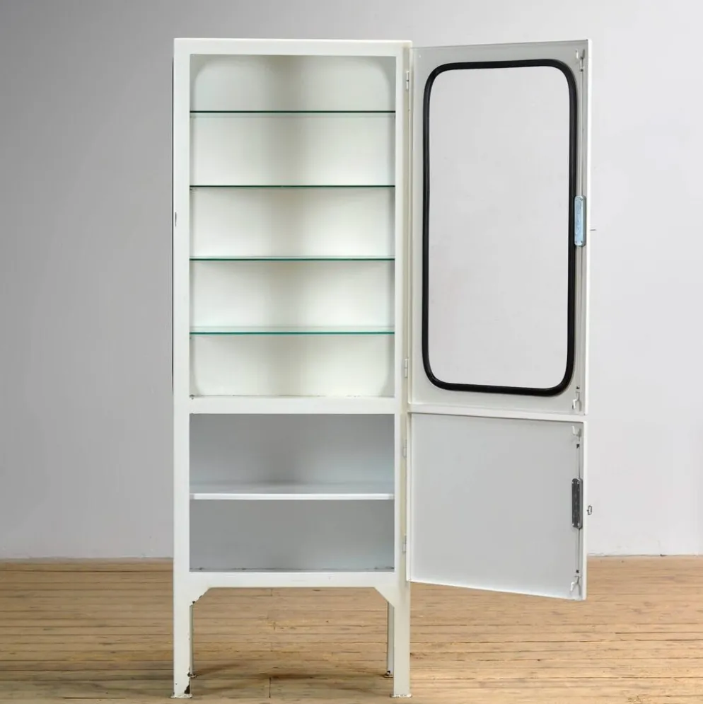 Cabinet de médecine vintage, années 1970