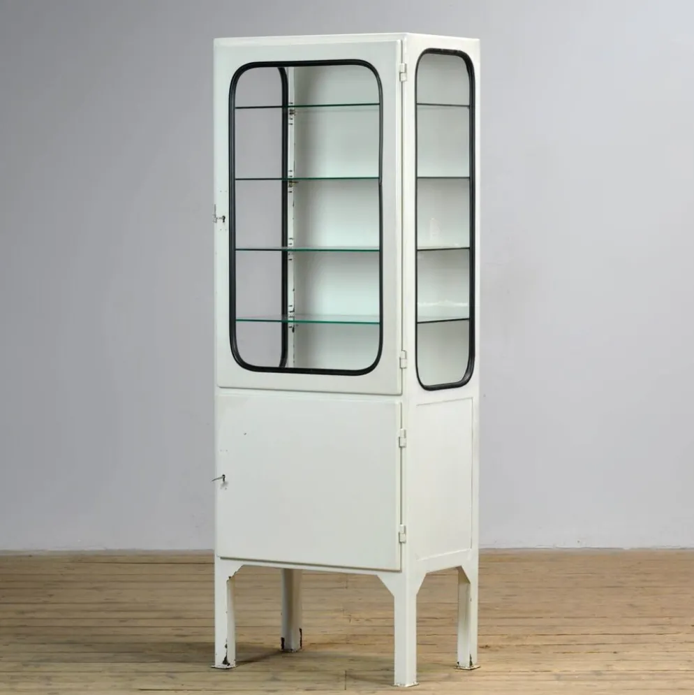 Cabinet de médecine vintage, années 1970