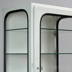 Cabinet de médecine vintage, années 1970