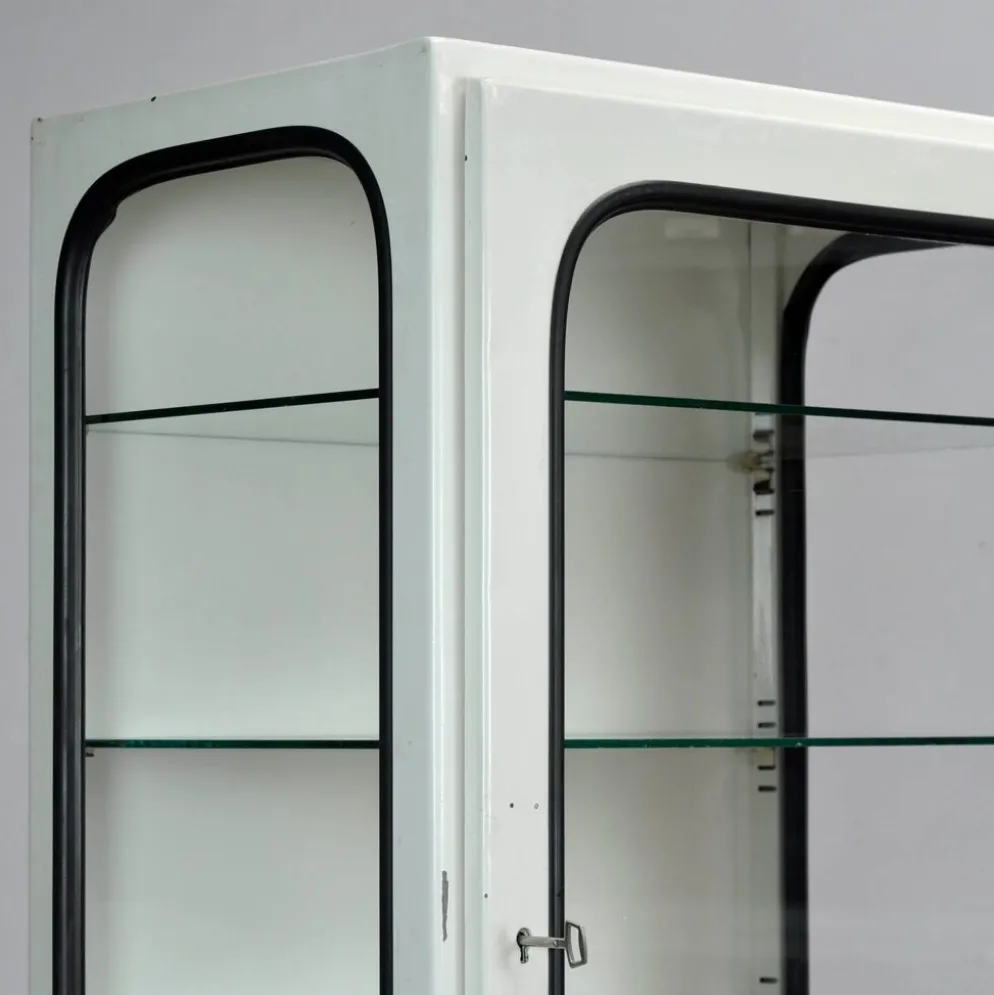 Cabinet de médecine vintage, années 1970