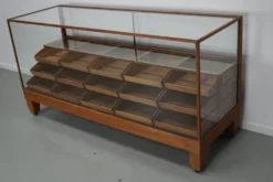 Cabinet de mercerie en chêne britannique ancien, années 1930