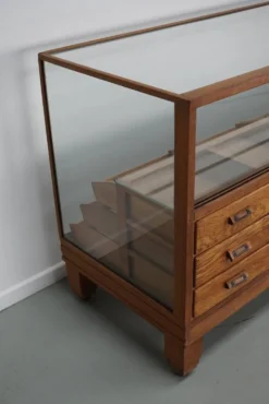 Cabinet de mercerie en chêne britannique ancien, années 1930