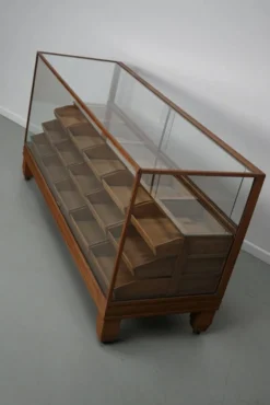 Cabinet de mercerie en chêne britannique ancien, années 1930