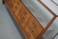 Cabinet de mercerie en chêne britannique ancien, années 1930