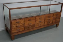 Cabinet de mercerie en chêne britannique ancien, années 1930