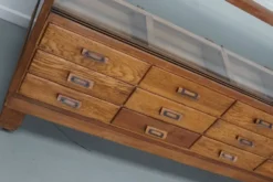 Cabinet de mercerie en chêne britannique ancien, années 1930