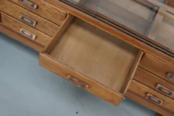 Cabinet de mercerie en chêne britannique ancien, années 1930