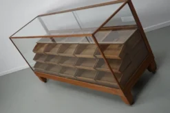 Cabinet de mercerie en chêne britannique ancien, années 1930