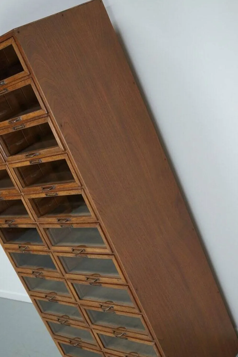 Cabinet de mercerie en chêne néerlandais vintage, années 1930