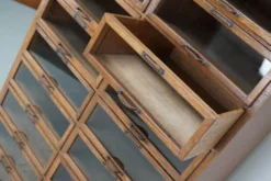 Cabinet de mercerie en chêne néerlandais vintage, années 1930
