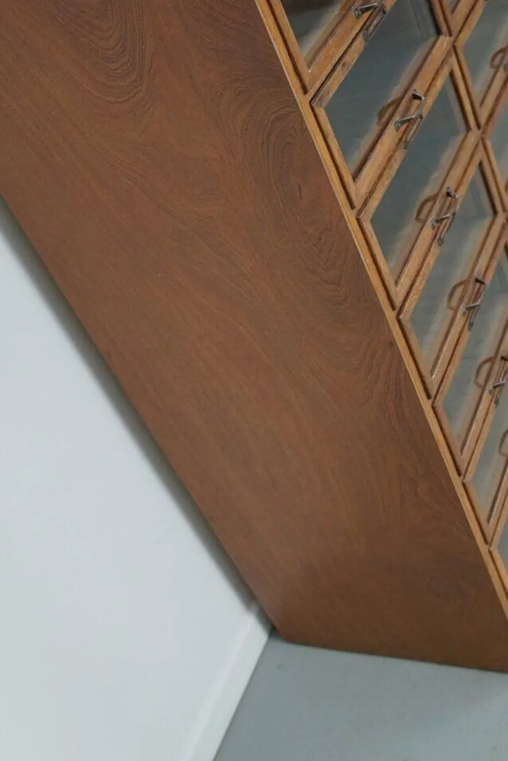 Cabinet de mercerie en chêne néerlandais vintage, années 1930