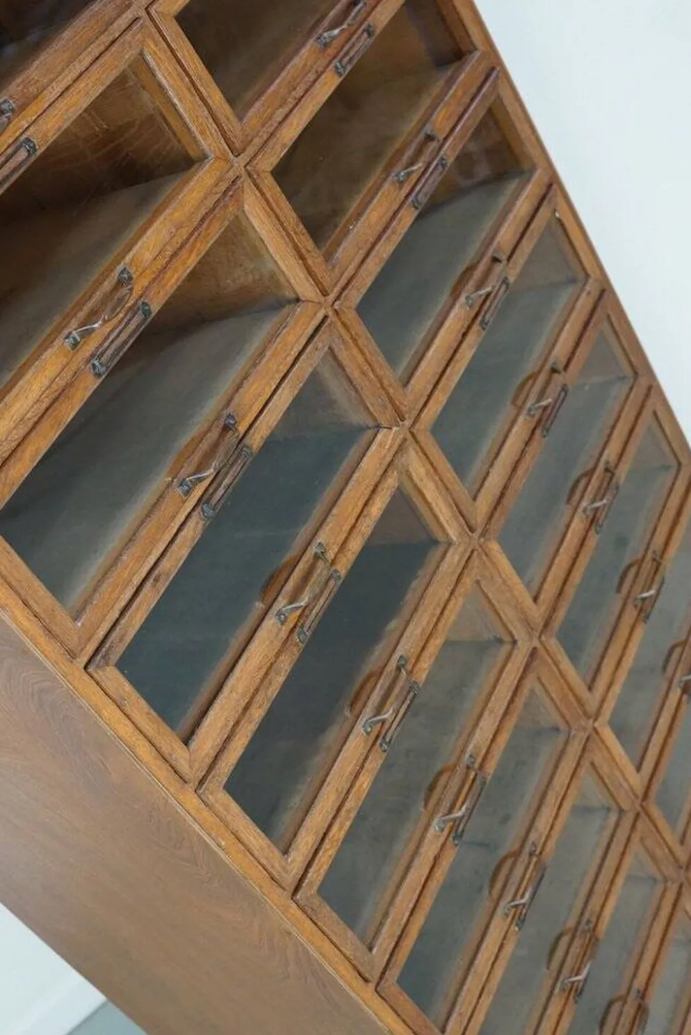 Cabinet de mercerie en chêne néerlandais vintage, années 1930