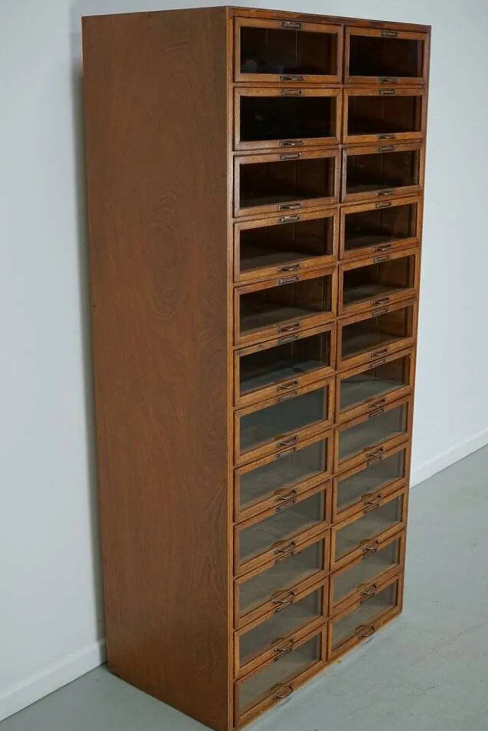 Cabinet de mercerie en chêne néerlandais vintage, années 1930