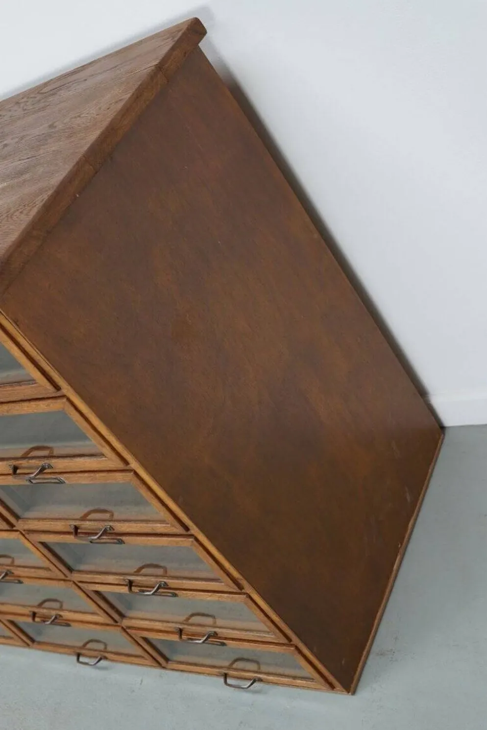 Cabinet de mercerie en chêne néerlandais vintage, années 1930