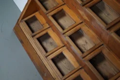 Cabinet de mercerie néerlandais en hêtre, années 1920-30
