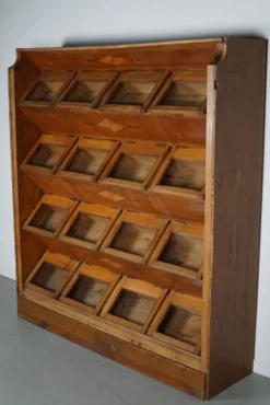 Cabinet de mercerie néerlandais en hêtre, années 1920-30