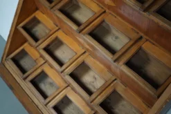 Cabinet de mercerie néerlandais en hêtre, années 1920-30