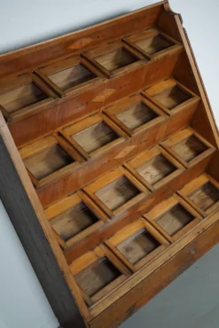 Cabinet de mercerie néerlandais en hêtre, années 1920-30