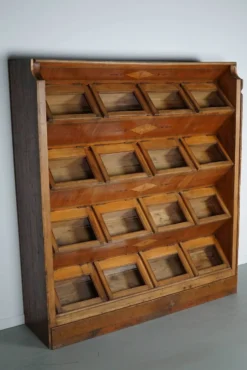 Cabinet de mercerie néerlandais en hêtre, années 1920-30