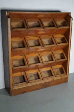 Cabinet de mercerie néerlandais en hêtre, années 1920-30