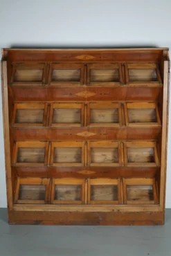 Cabinet de mercerie néerlandais en hêtre, années 1920-30