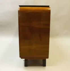 Cabinet d'enregistrement Jindřich Halabala des années 1950 – Icône du design mid-century en noyer
