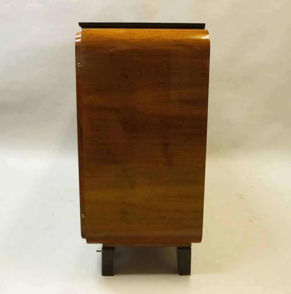 Cabinet d'enregistrement Jindřich Halabala des années 1950 – Icône du design mid-century en noyer
