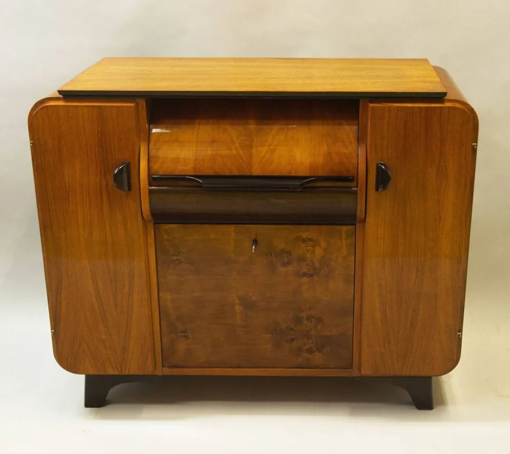 Cabinet d'enregistrement Jindřich Halabala des années 1950 – Icône du design mid-century en noyer