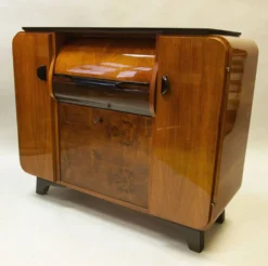 Cabinet d'enregistrement Jindřich Halabala des années 1950 – Icône du design mid-century en noyer