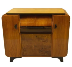 Cabinet d'enregistrement Jindřich Halabala des années 1950 – Icône du design mid-century en noyer
