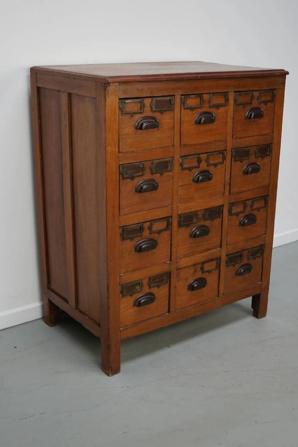 Cabinet de pharmacie / de classement en teck néerlandais vintage, années 1930