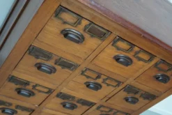 Cabinet de pharmacie / de classement en teck néerlandais vintage, années 1930