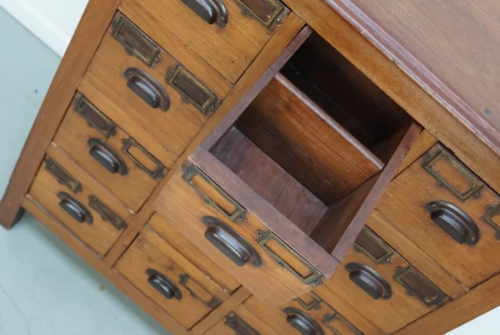 Cabinet de pharmacie / de classement en teck néerlandais vintage, années 1930