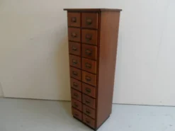 Cabinet de pharmacie en chêne ancien avec tiroirs