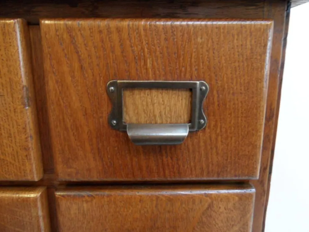 Cabinet de pharmacie en chêne ancien avec tiroirs