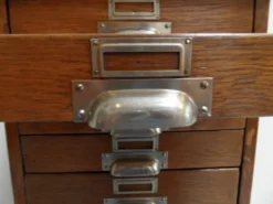 Cabinet de pharmacie en chêne vintage