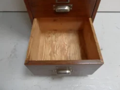 Cabinet de pharmacie en chêne vintage