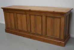 Cabinet de pharmacie en pin allemand rustique / comptoir de magasin / îlot de cuisine, 1930