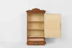 Cabinet de rasage Art Déco en chêne avec miroir, France, années 1930
